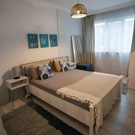 Stunning Seaside Retreat W Balcony 1 Min To Beach Appartamento *